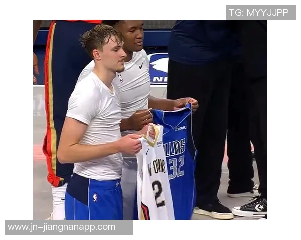 弗拉格与奎因球衣互换回顾从蒙特沃德队友到NBA对手的情谊与竞争 弗拉格与奎因球衣互换回顾从蒙特沃德队友到NBA对手的情谊与竞争