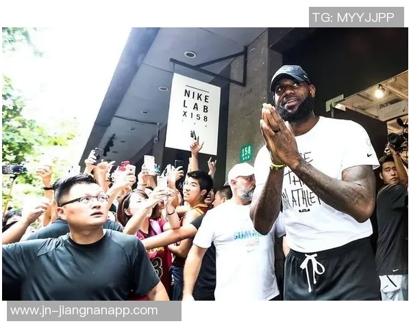 湖人快船球迷现场互动引发热议比卢普斯与FBI成焦点话题